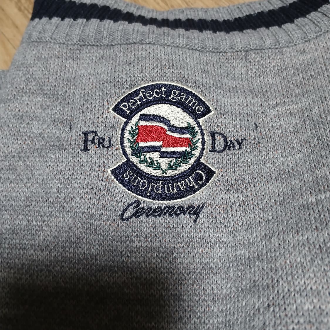 로맨틱크라운 브이넥 아크릴 니트 남녀공용 상품이미지8