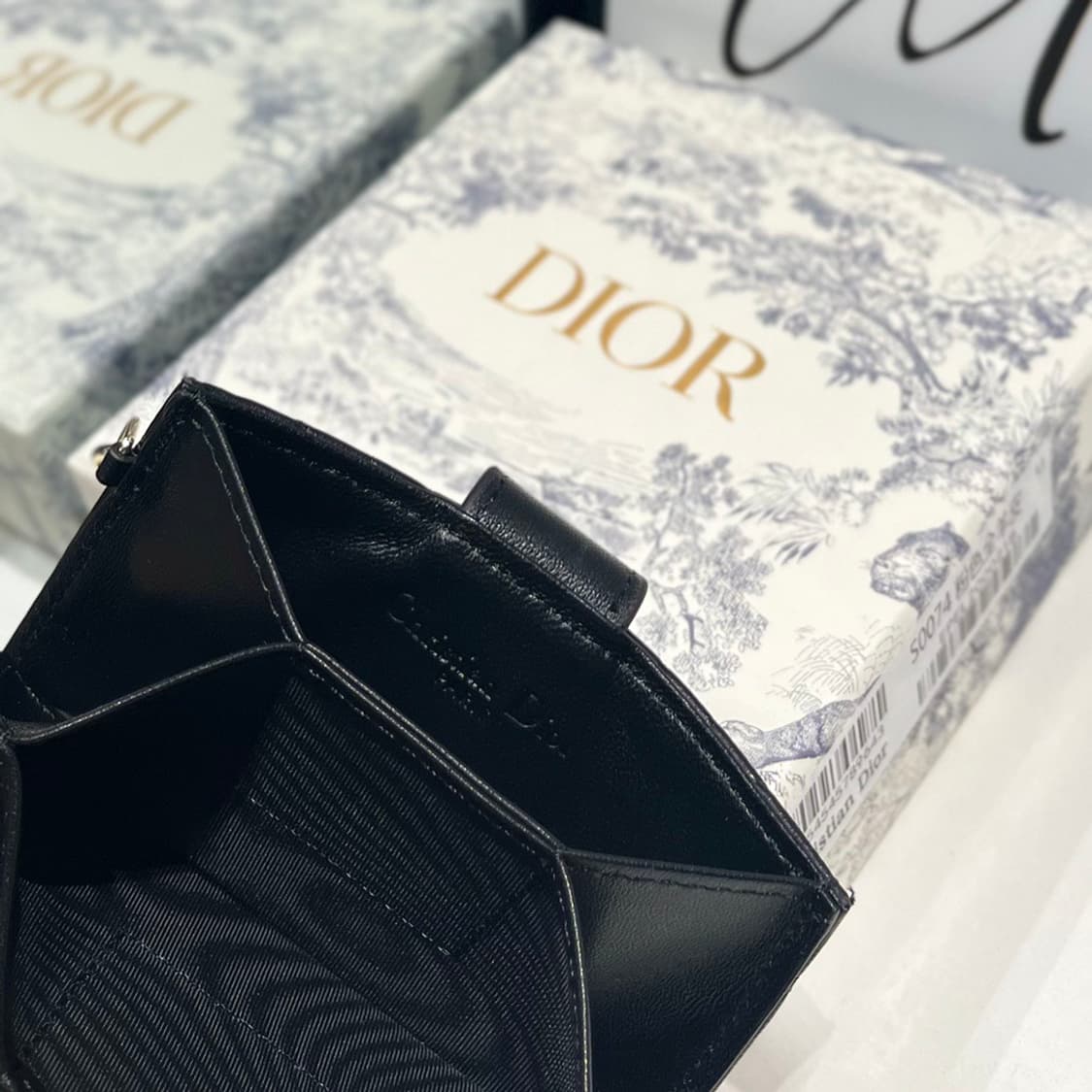 디올 레이디 5-포켓 카드 홀더 페이턴트 까나쥬 카프스킨 블랙 상품이미지6