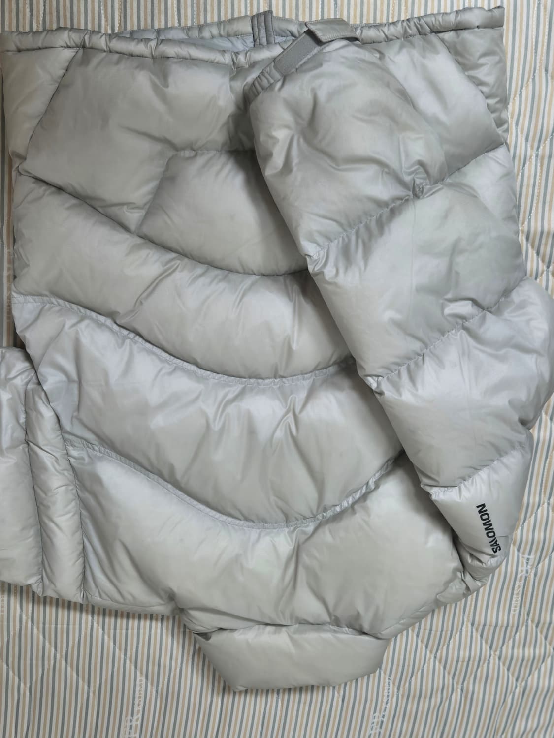 살로몬 컨투어 자켓 패딩 라이트 그레이 M 상품이미지4