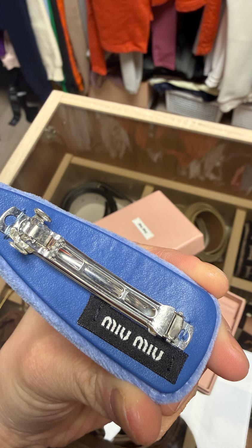 (새상품) 미우미우 벨벳 헤어핀 아이리스 컬러 상품이미지5