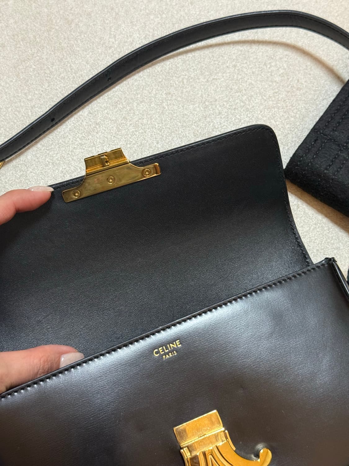 셀린느 클로드 숄더 블랙 상품이미지8