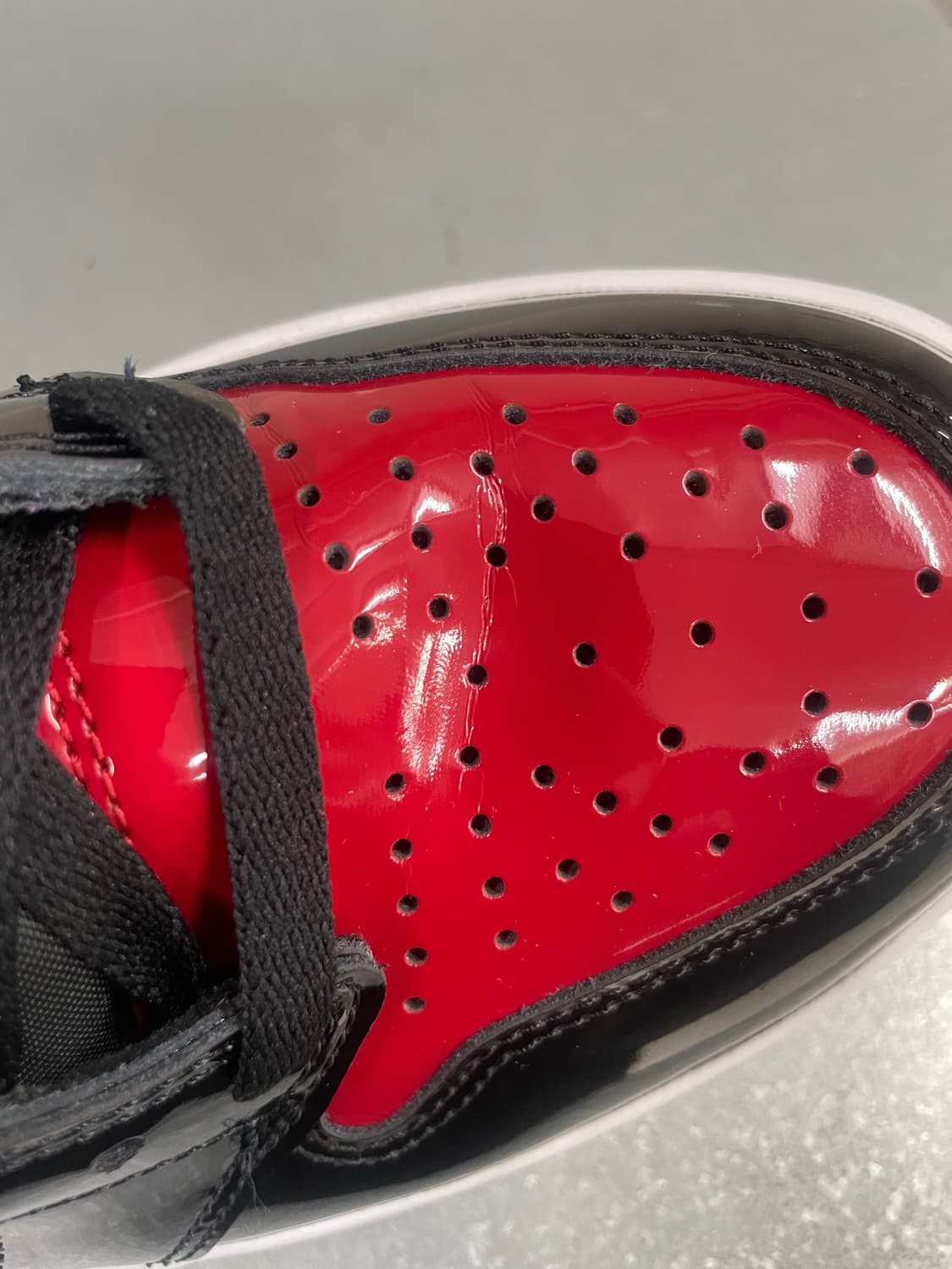 조던 1 레트로 하이 OG 페이턴트 브레드 270 상품이미지7