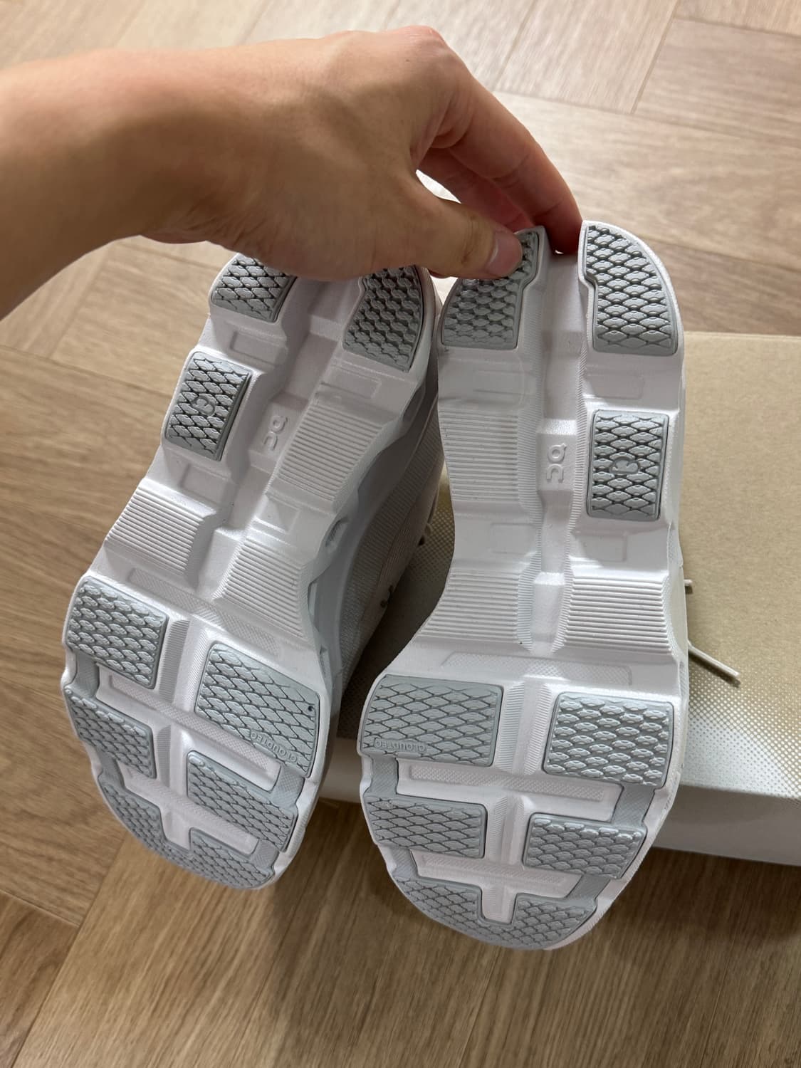 온러닝 클라우드몬스터2 샌드프로스트 5w 상품이미지4