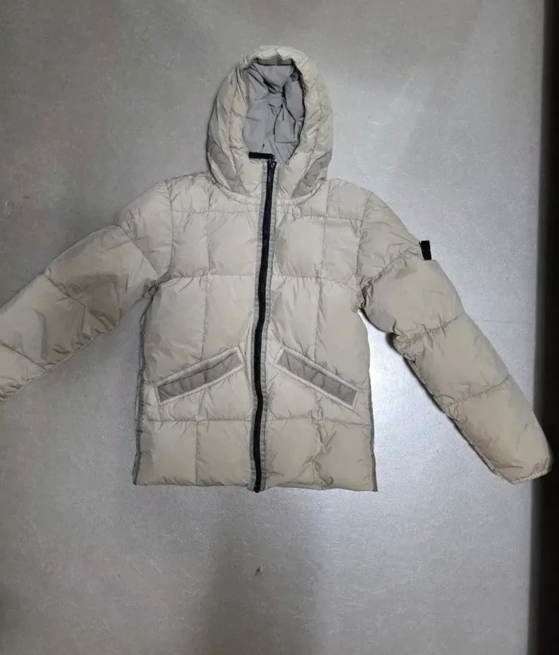 스톤아일랜드 베이지 후드 다운 재킷 상품이미지3