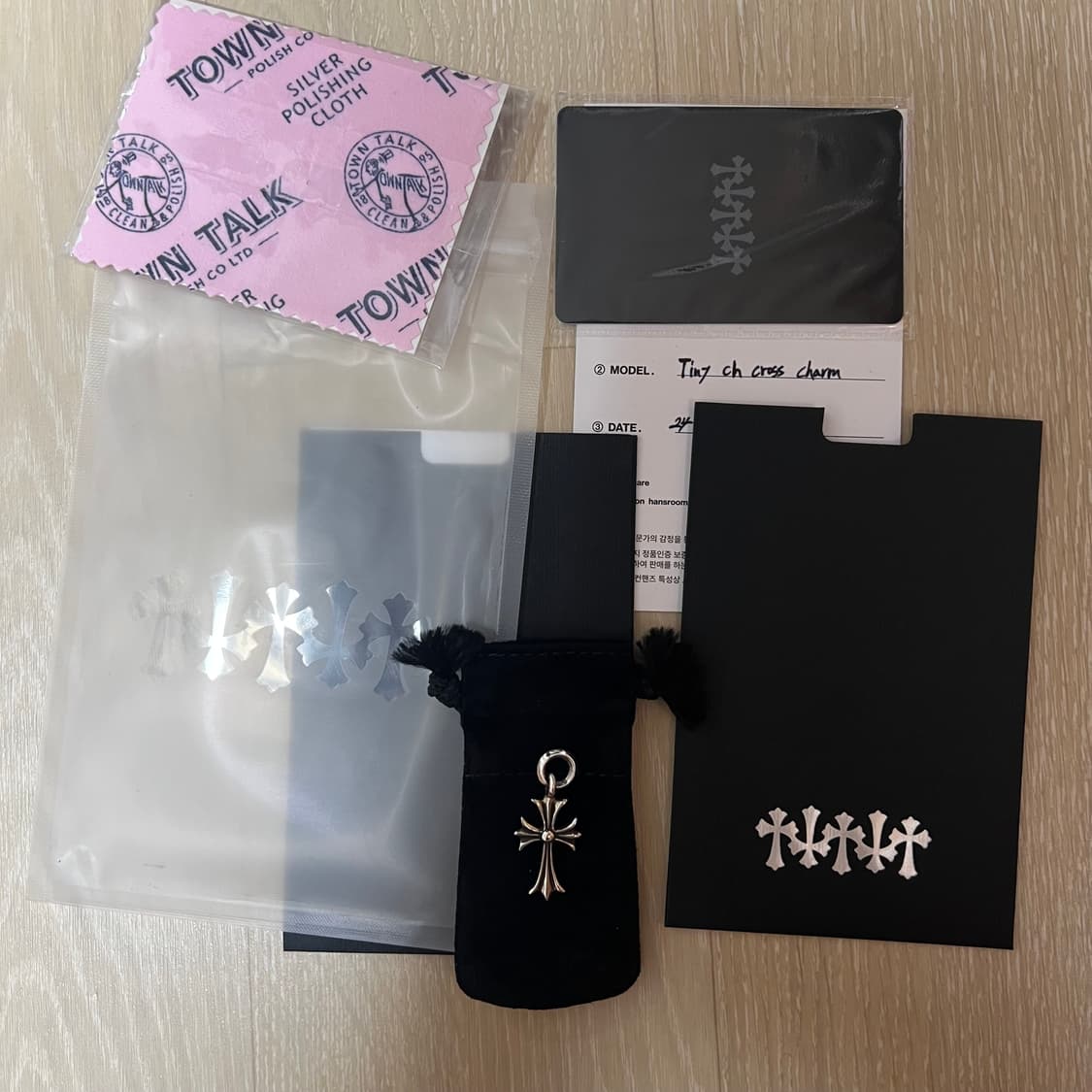 크롬하츠 타이니크로스 팬던트 판매합니다  상품이미지1