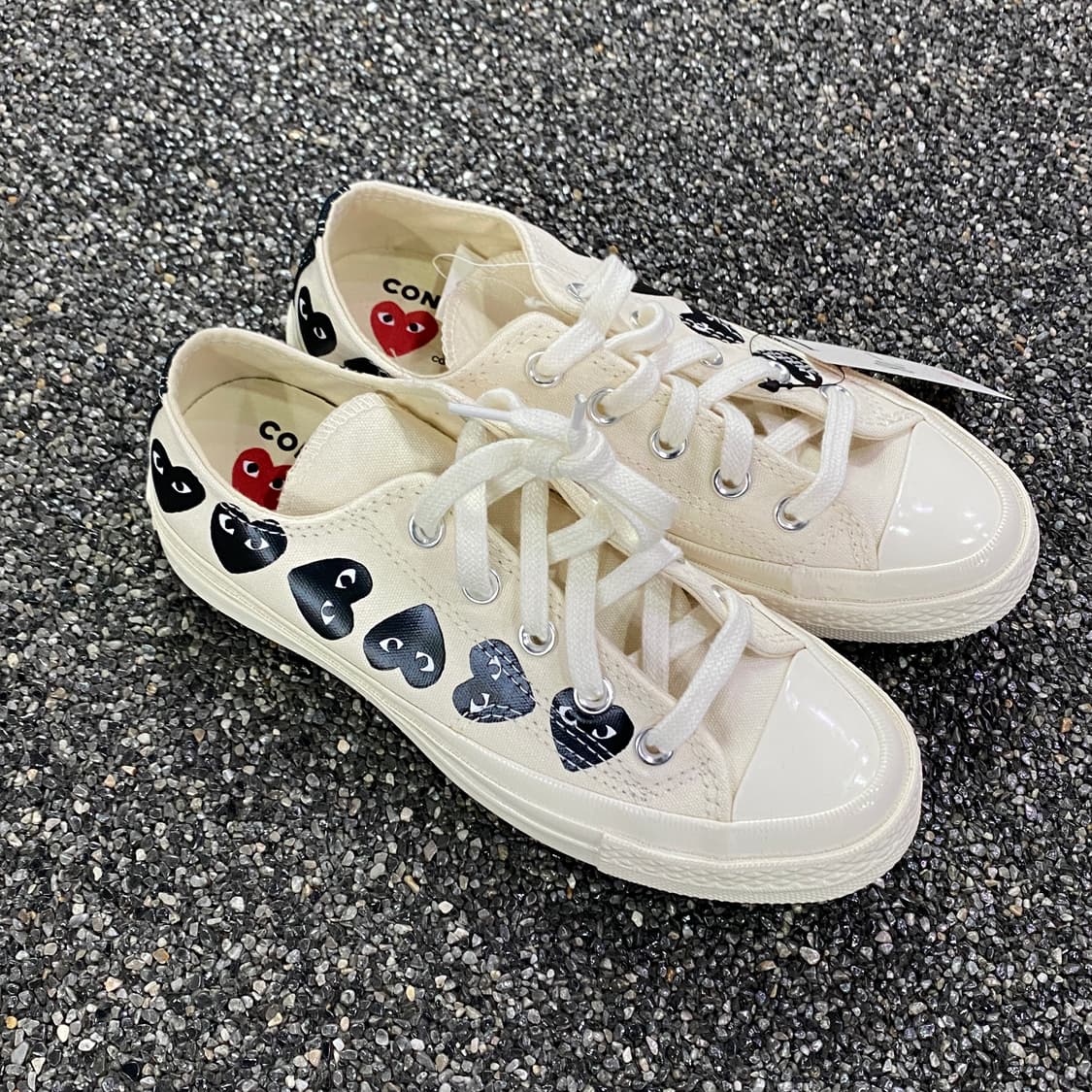 꼼데가르송 플레이 X 컨버스 멀티 하트 척 70 로우 B4276 상품이미지2
