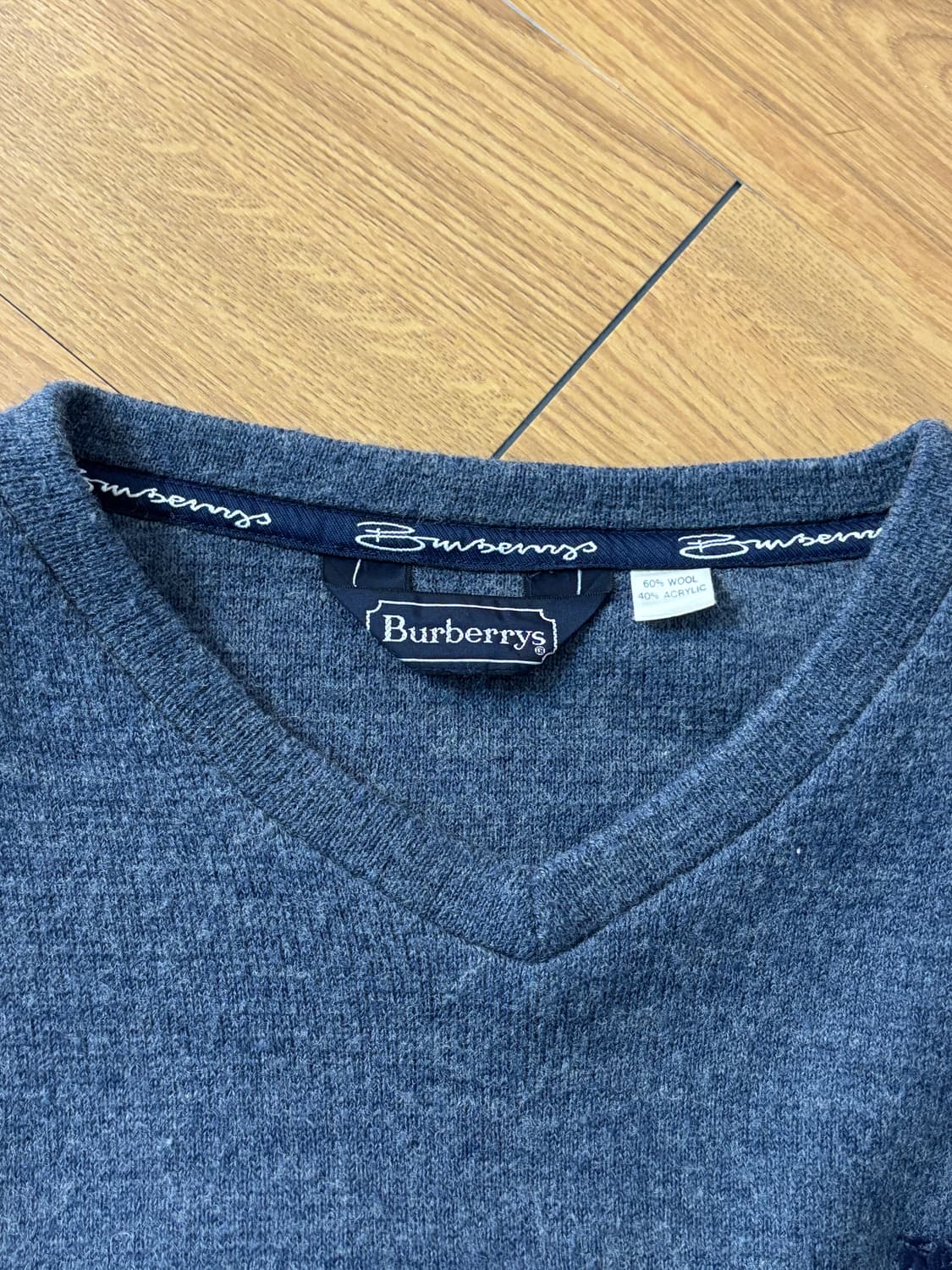 버버리 브이넥 니트 상품이미지8
