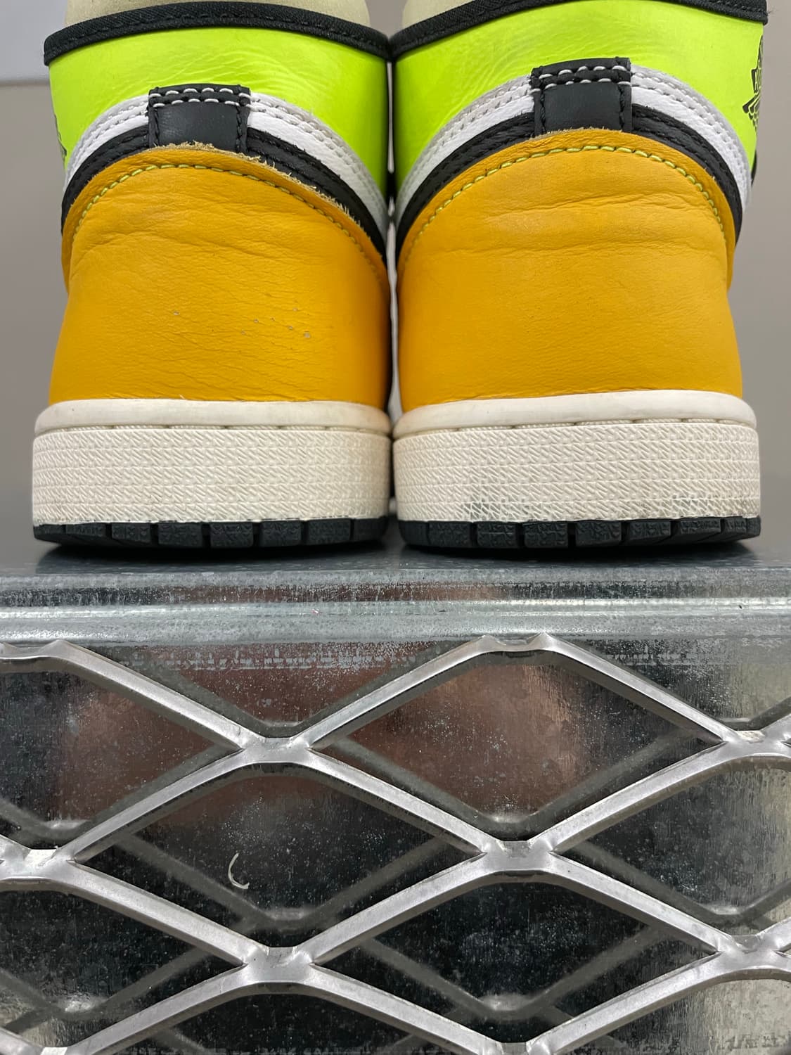 나이키 조던1 레트로 하이 볼트 골드 250 상품이미지10