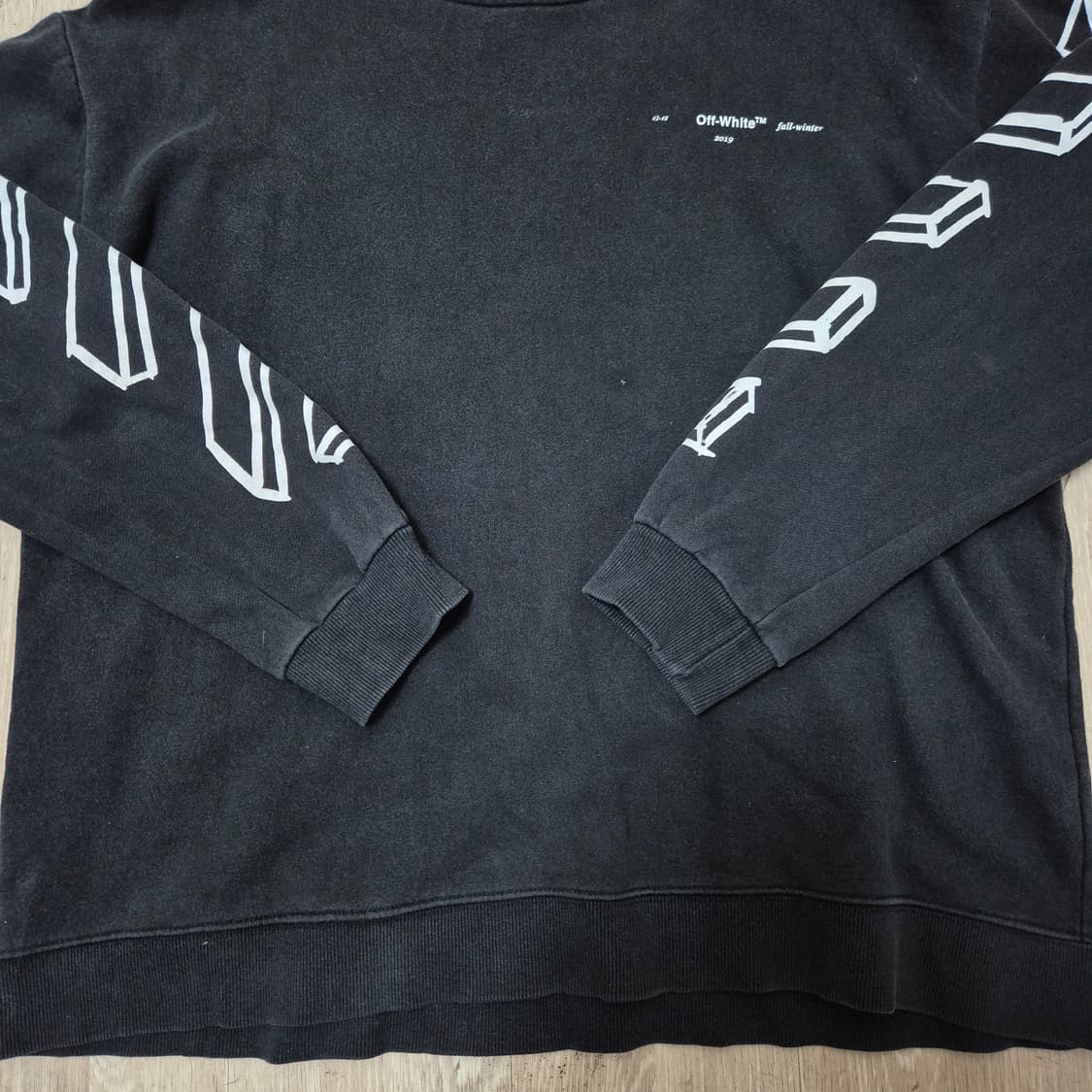 오프화이트 시그니처 디아그 애로우 패턴 프린팅 맨투맨 상품이미지3