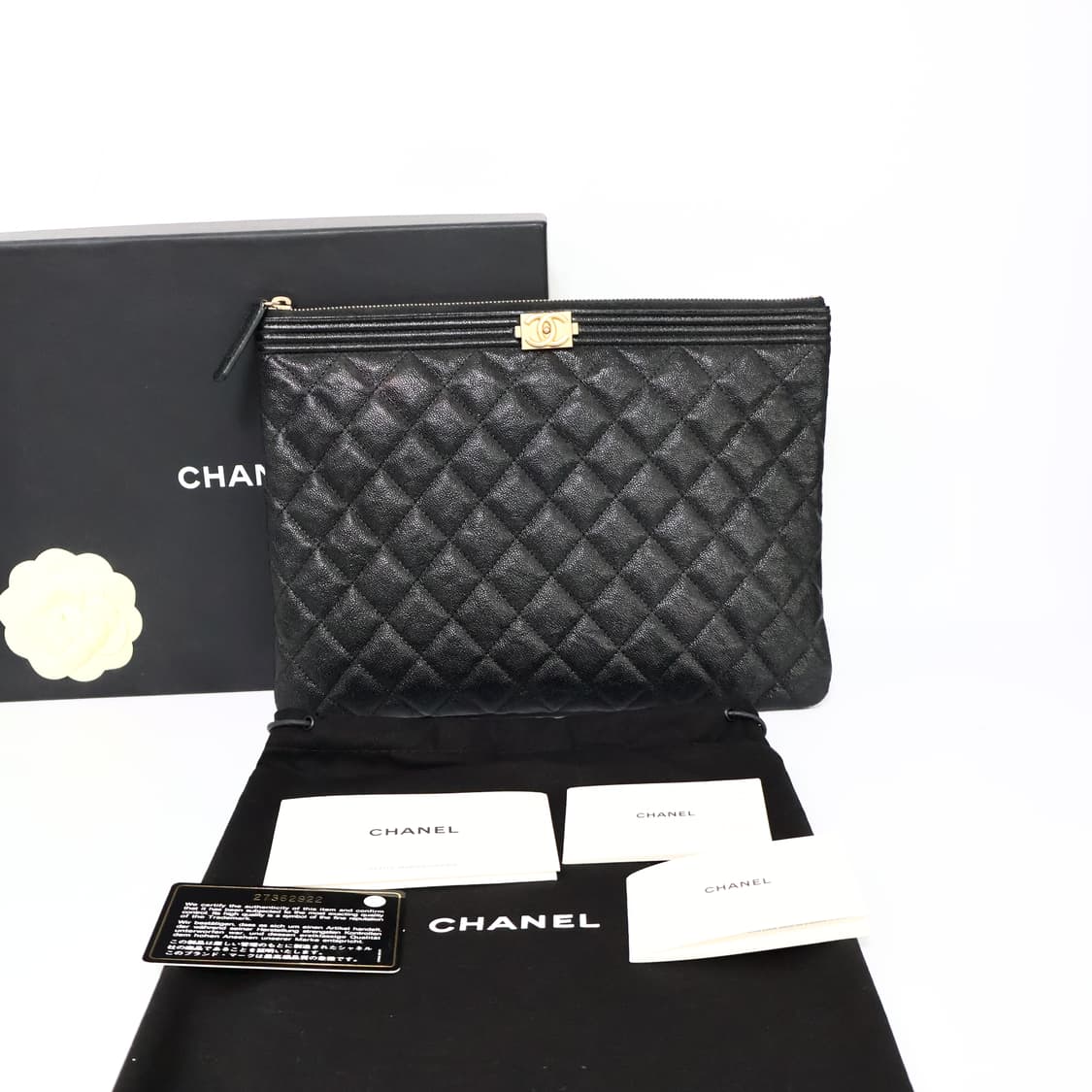 샤넬 보이 캐비어 금장 블랙 클러치백 미디움 27번대 상품이미지8