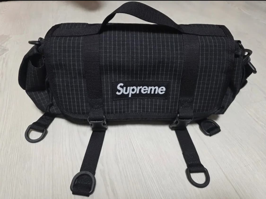 슈프림 미니 더플백 블랙 - 24SS 판매합니다 상품이미지3