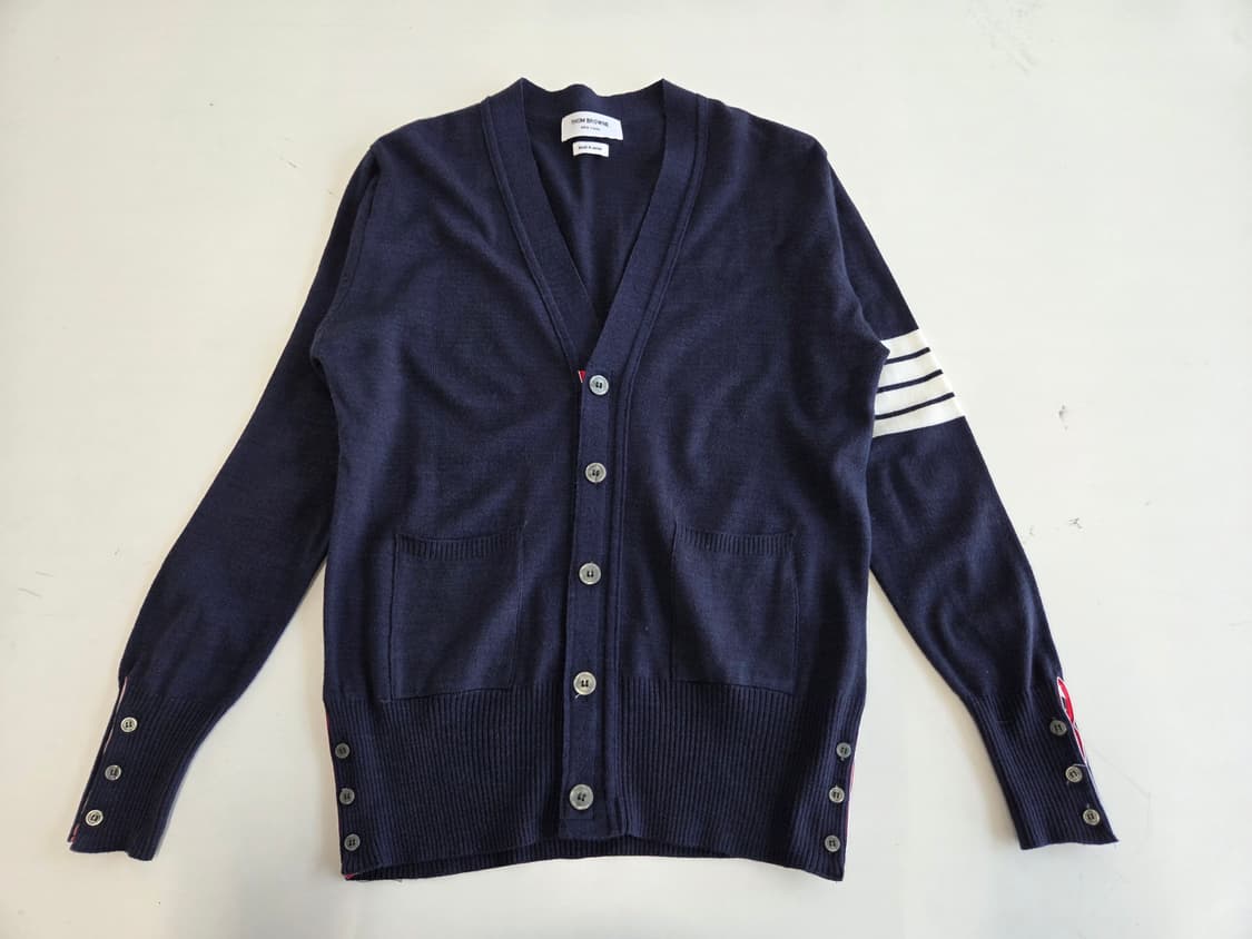 톰브라운 4선 가디건 네이비 3 상품이미지1