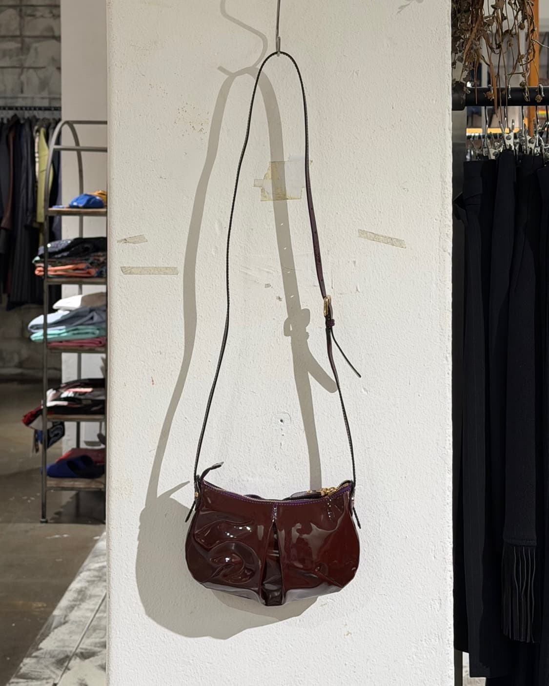 살바토레 페라가모 퍼플 바라 페이던트 레더 호보 크로스백 상품이미지4