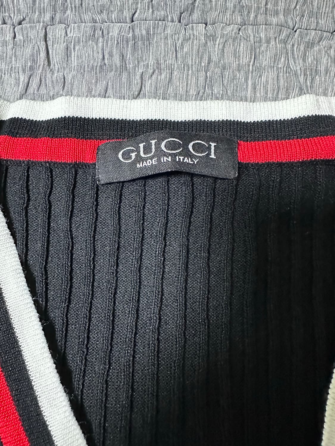 구찌 블랙 니트 가디건 벌 자수 상품이미지4