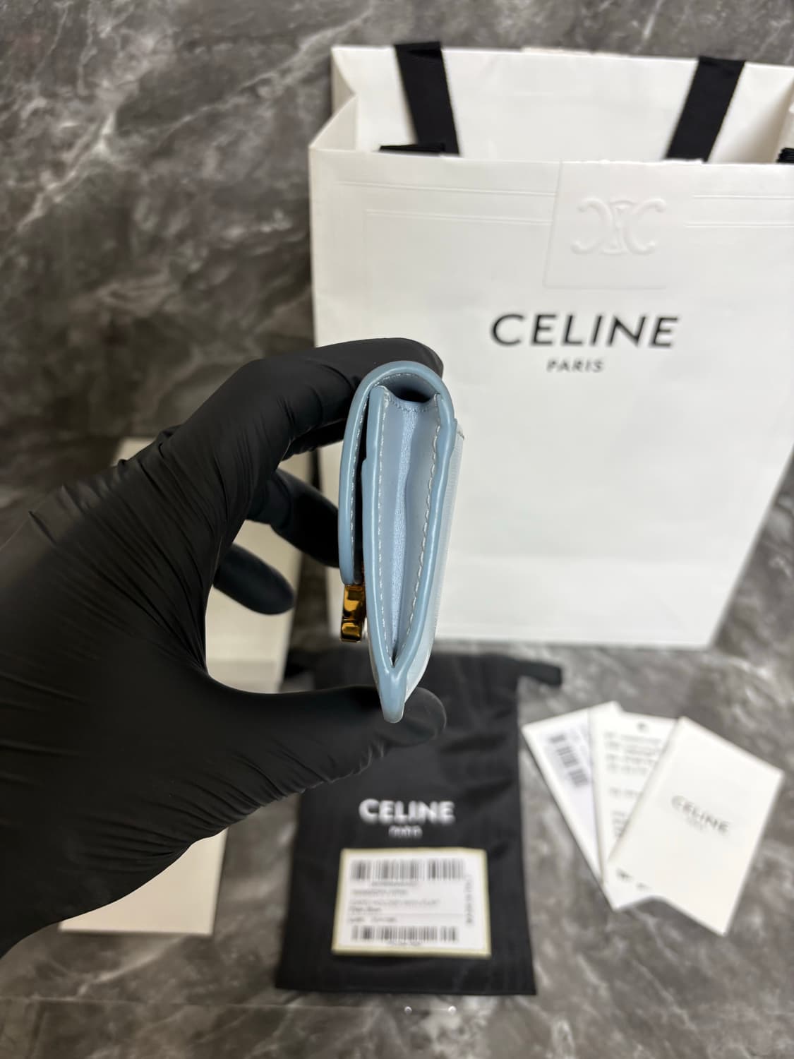 셀린느 트리옹프 샤이니 카프스킨 카드지갑 상품이미지4