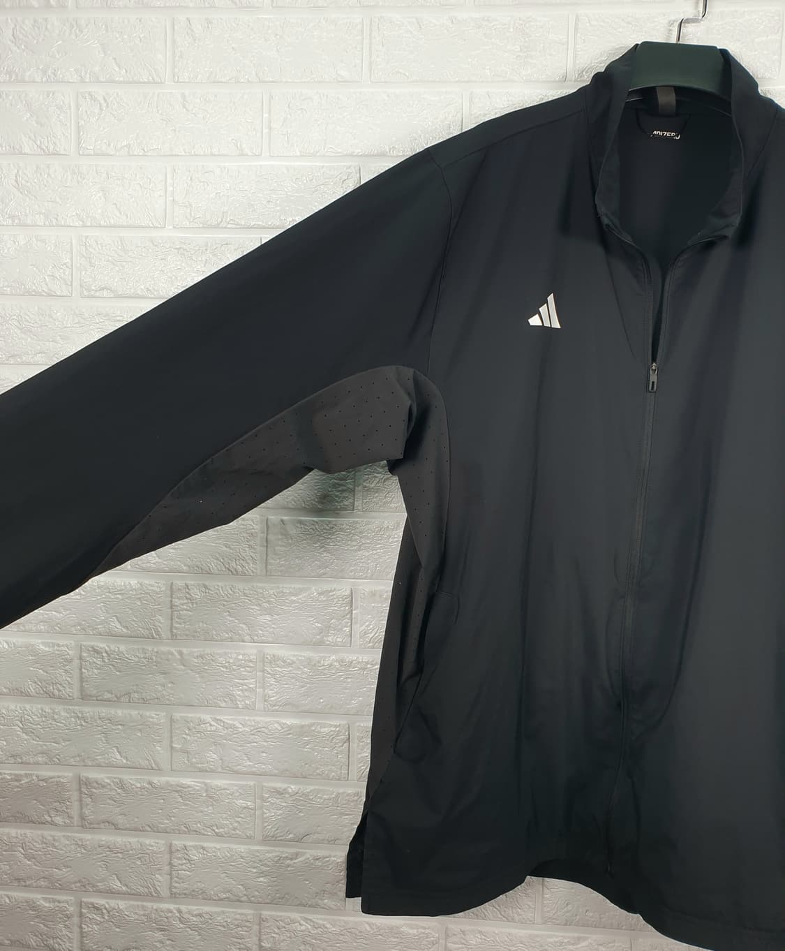 [110]아디다스 에센셜 러닝 자켓 상품이미지5