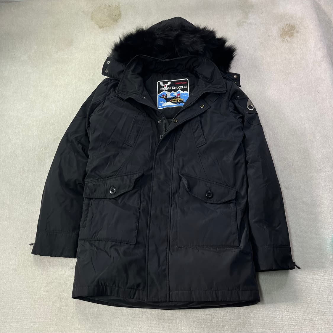 100 무스너클 스틸링 블랙 폭스퍼 구스다운 롱패딩 상품이미지1