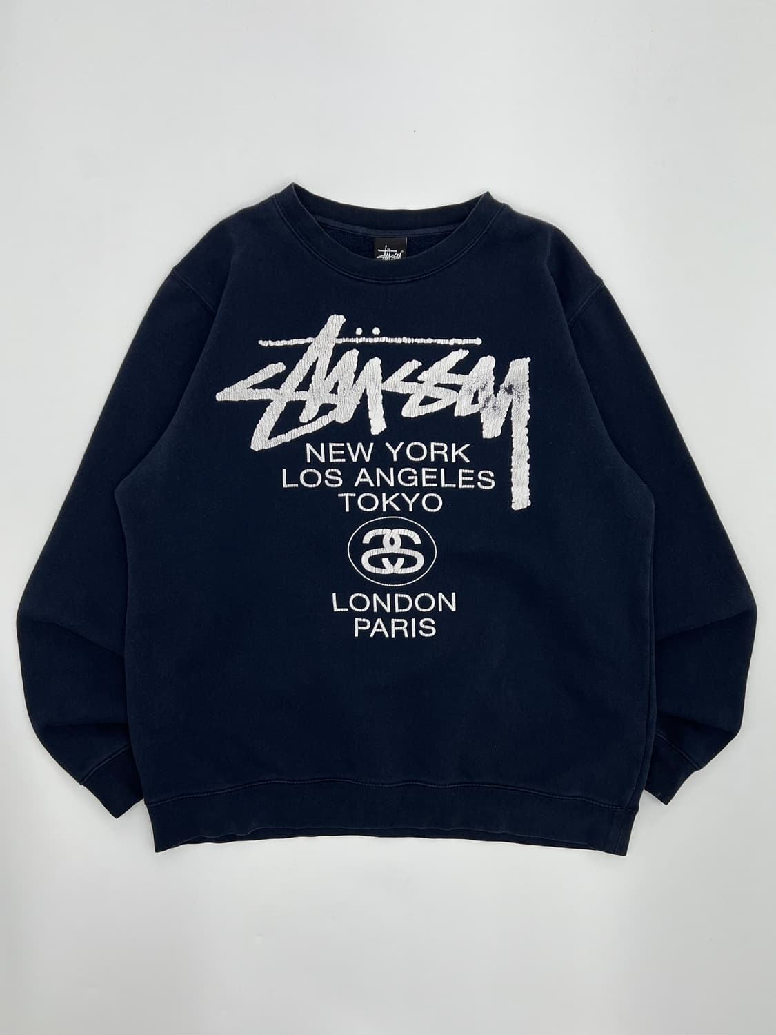 스투시 월드투어 맨투맨 상품이미지1