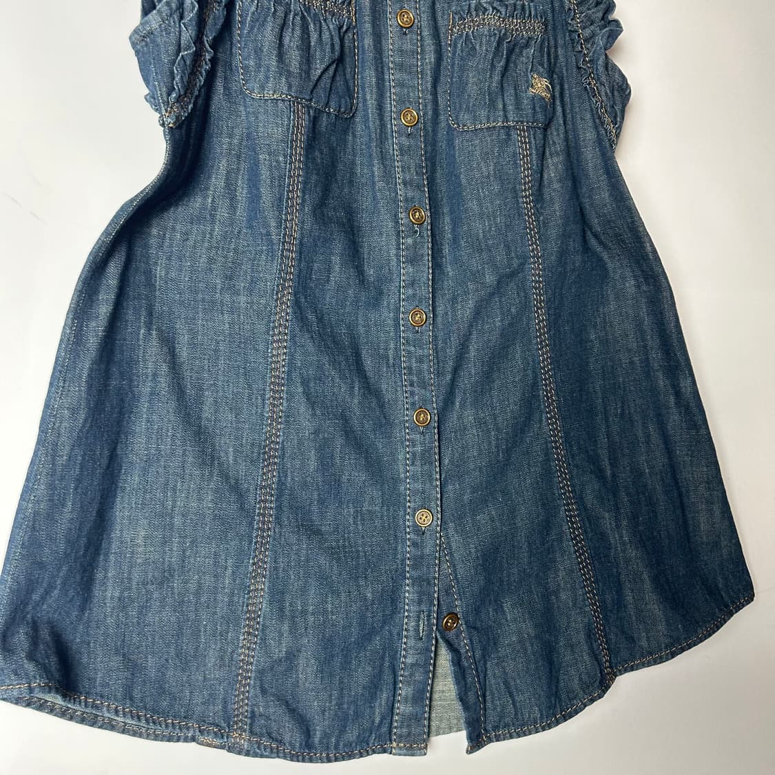 [BURBERRY] 버버리 블루라벨 프릴 데님 슬리브리스 셔츠 상품이미지4