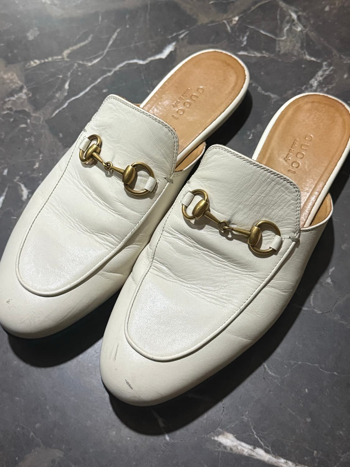 구찌 화이트 레더 금장 홀스빗 프린스타운 뮬 상품이미지2