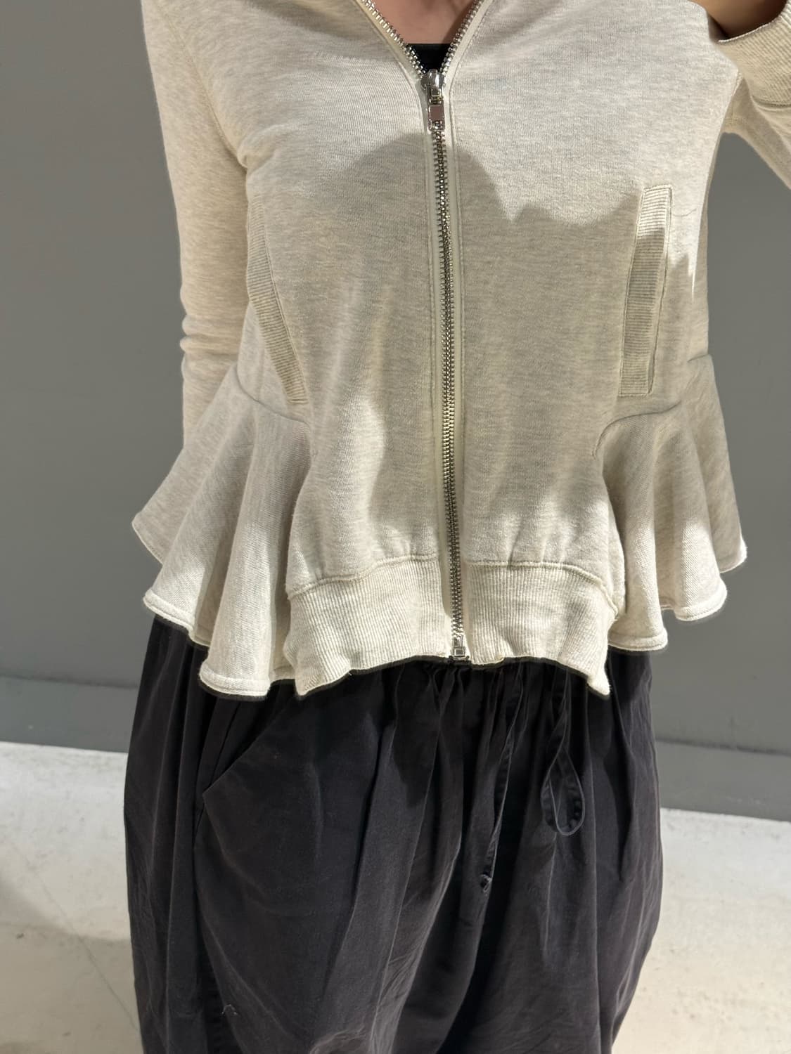 unbalance frill detail hood zip-up 상품이미지2