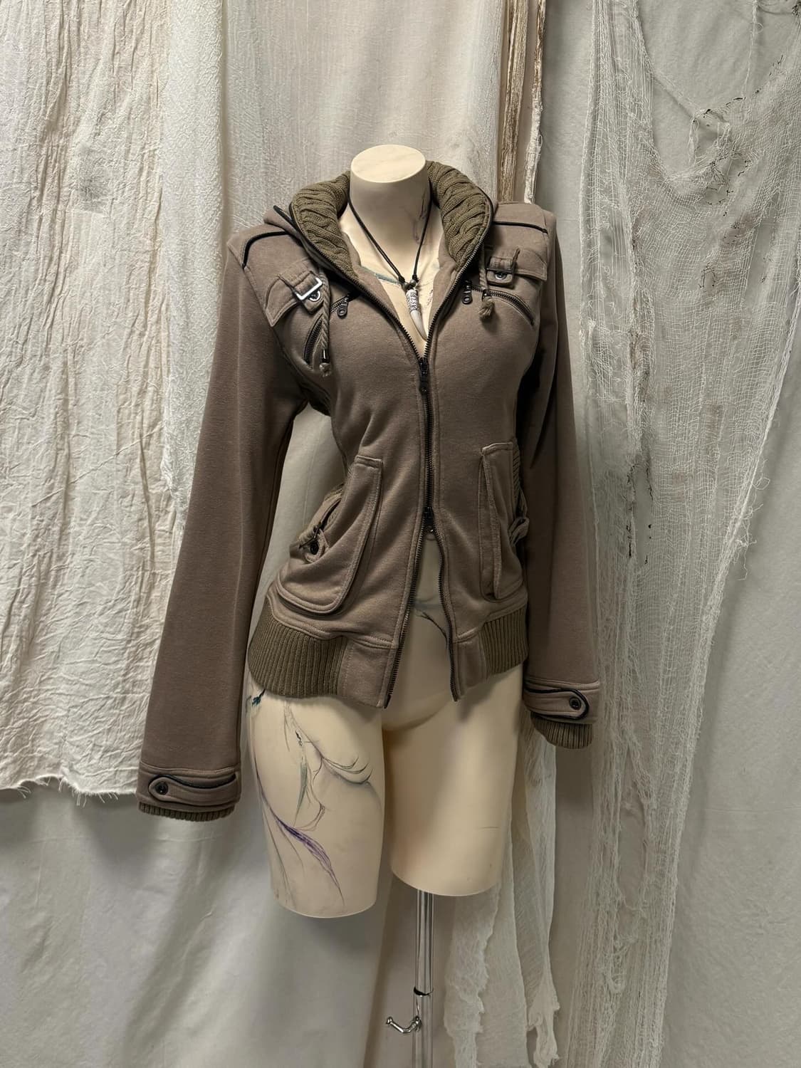 In The Attic Buckle Detail Zipup 상품이미지1