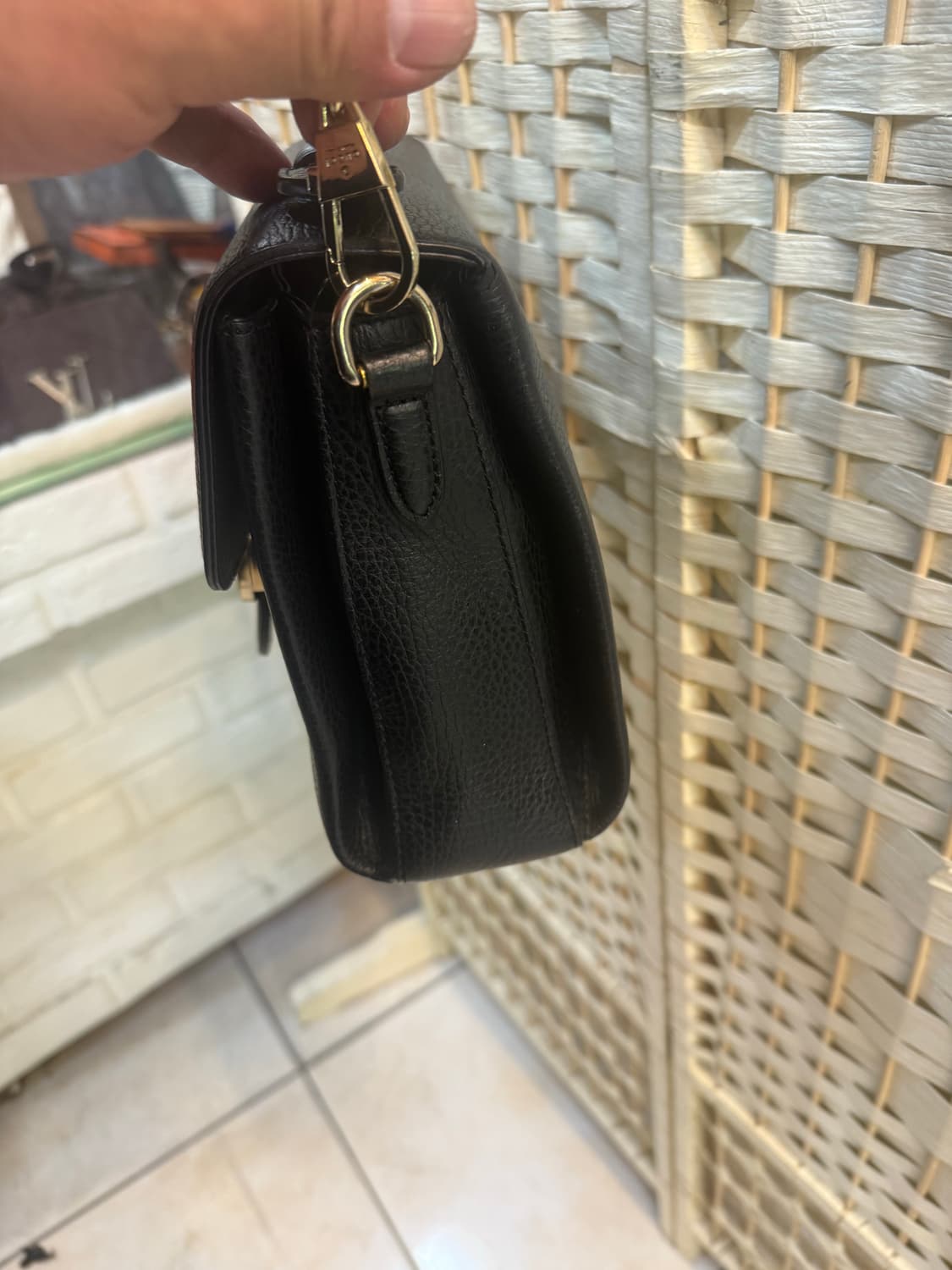 정품 구찌 인터로킹 체인 크로스백 팝니다 상품이미지3