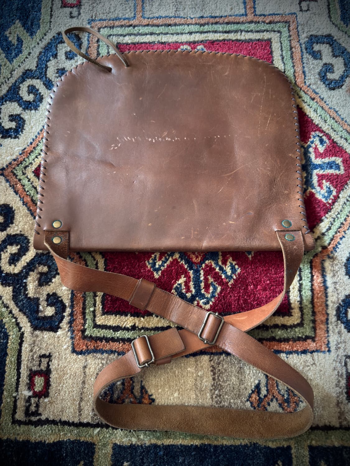 Oak wood button Amber Stitch 레더 크로스백 상품이미지8