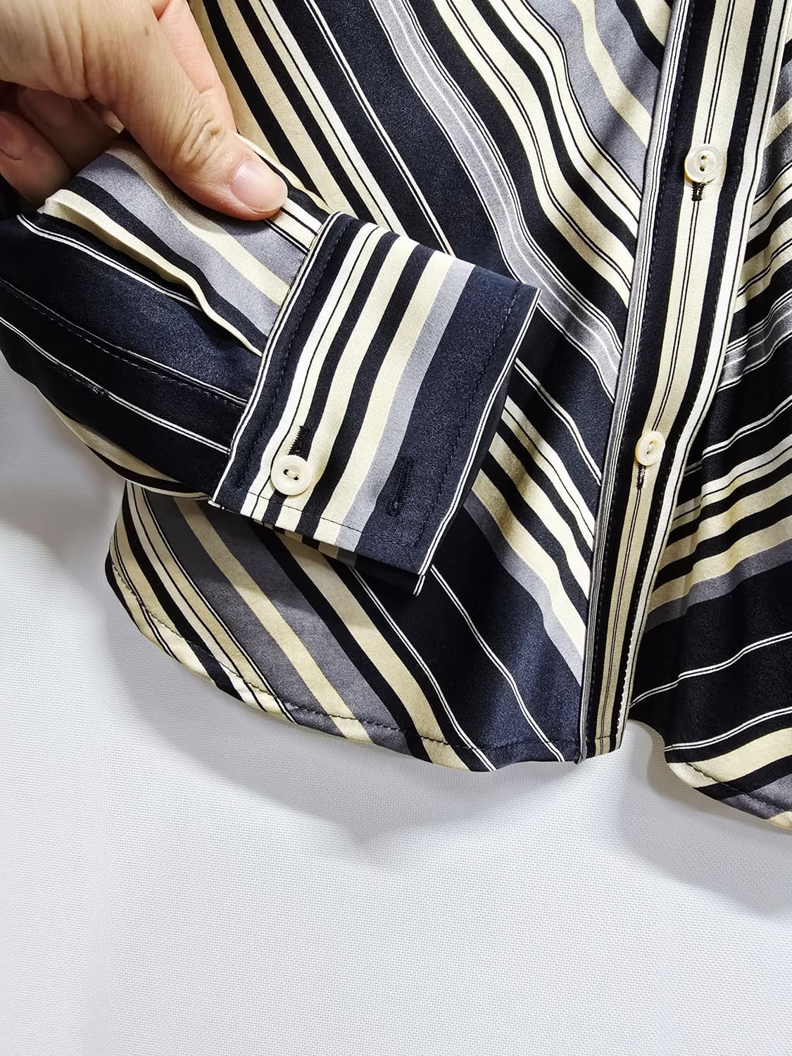 모조에스핀 줄무늬 패턴 실크 블라우스 상품이미지3