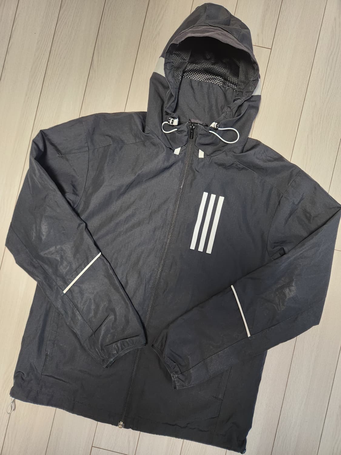 아디다스 우븐 바람막이 W.N.D. GF4015 윈드러너 사이즈95 m
 상품이미지1