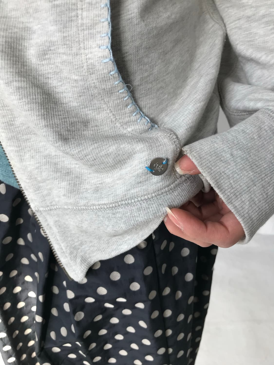 블루 스티치 디테일 후드집업 상품이미지3