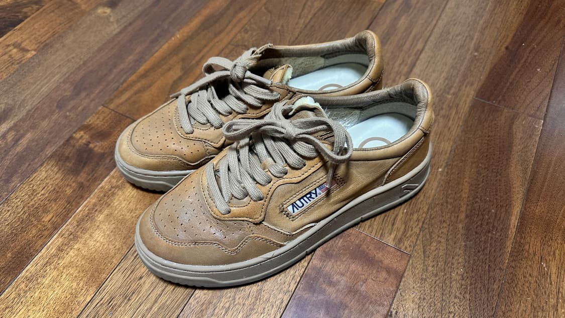 오트리 메달리스트 베이지 고트스킨 상품이미지1