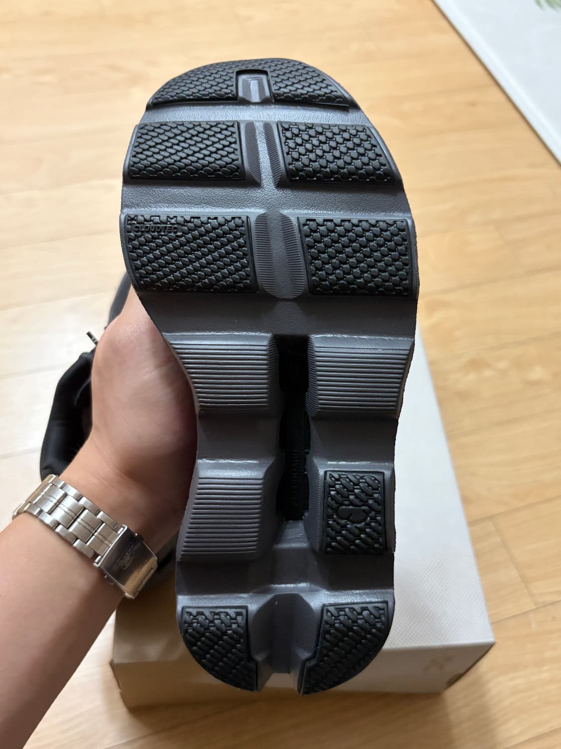 (새상품)온러닝 클라우드몬스터 올블랙 230MM 상품이미지5