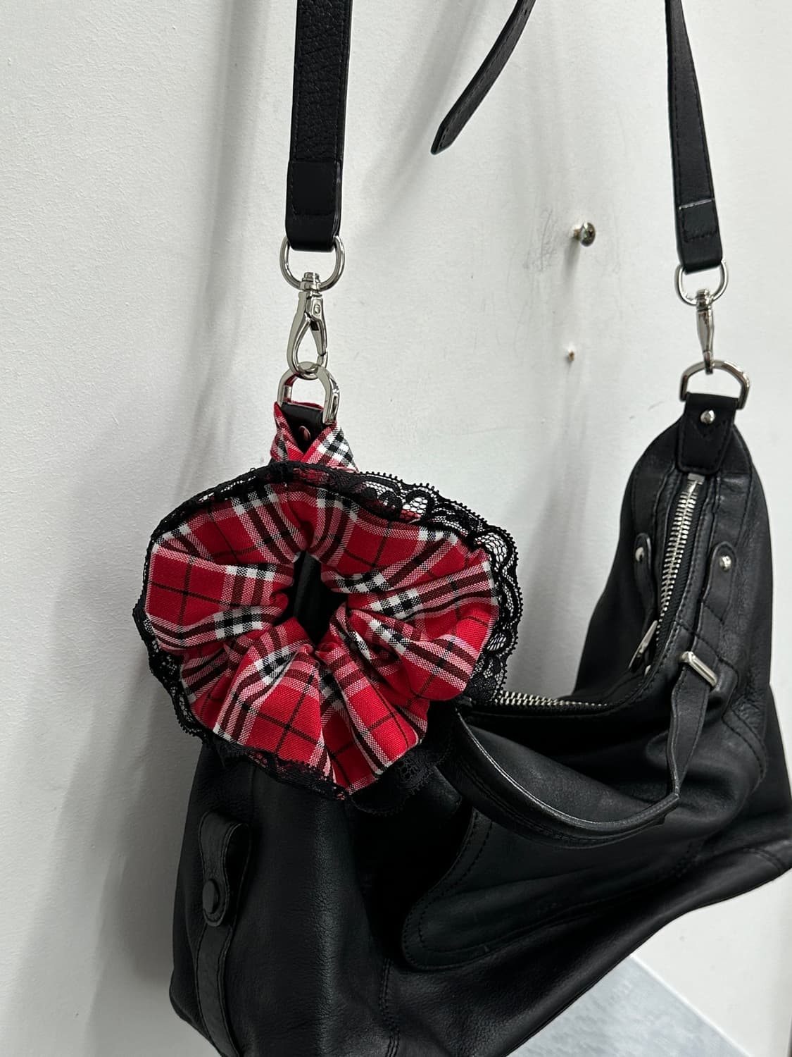 🖤캐캐체 아무깔 블랙&레드 스크런치🖤곱창끈 악세사리 머리끈 머리끈 상품이미지4