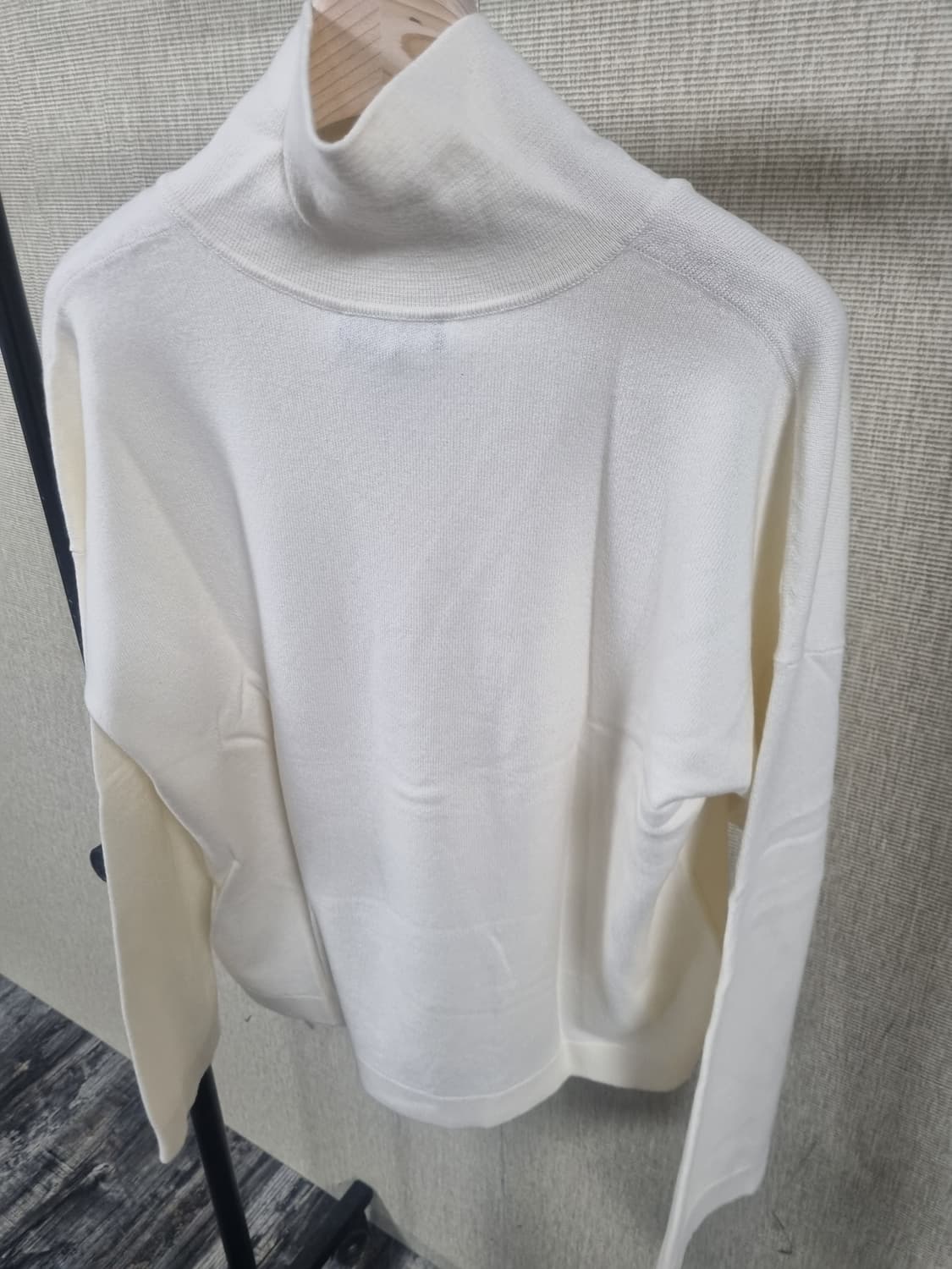 이태리 명품 브랜드 안드레모리스
캐시미어100% 아이보리 카라 니트 상품이미지2