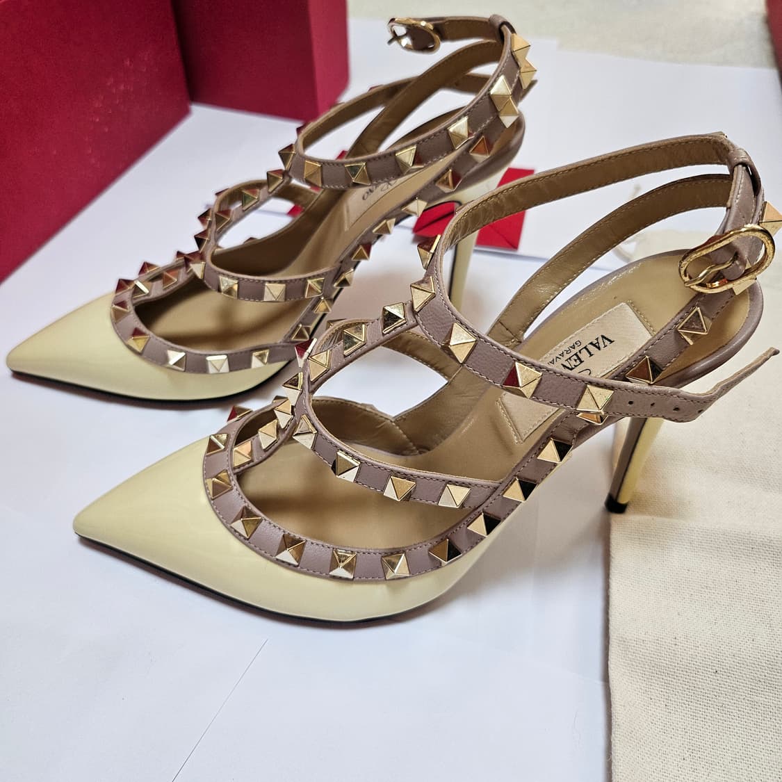 발렌티노 락스터드힐 상품이미지3