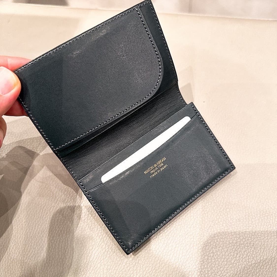 (정품/새상품) 메종 드 히로안 딥네이비 도마뱀 가죽 플랩 카드지갑 명함 상품이미지2