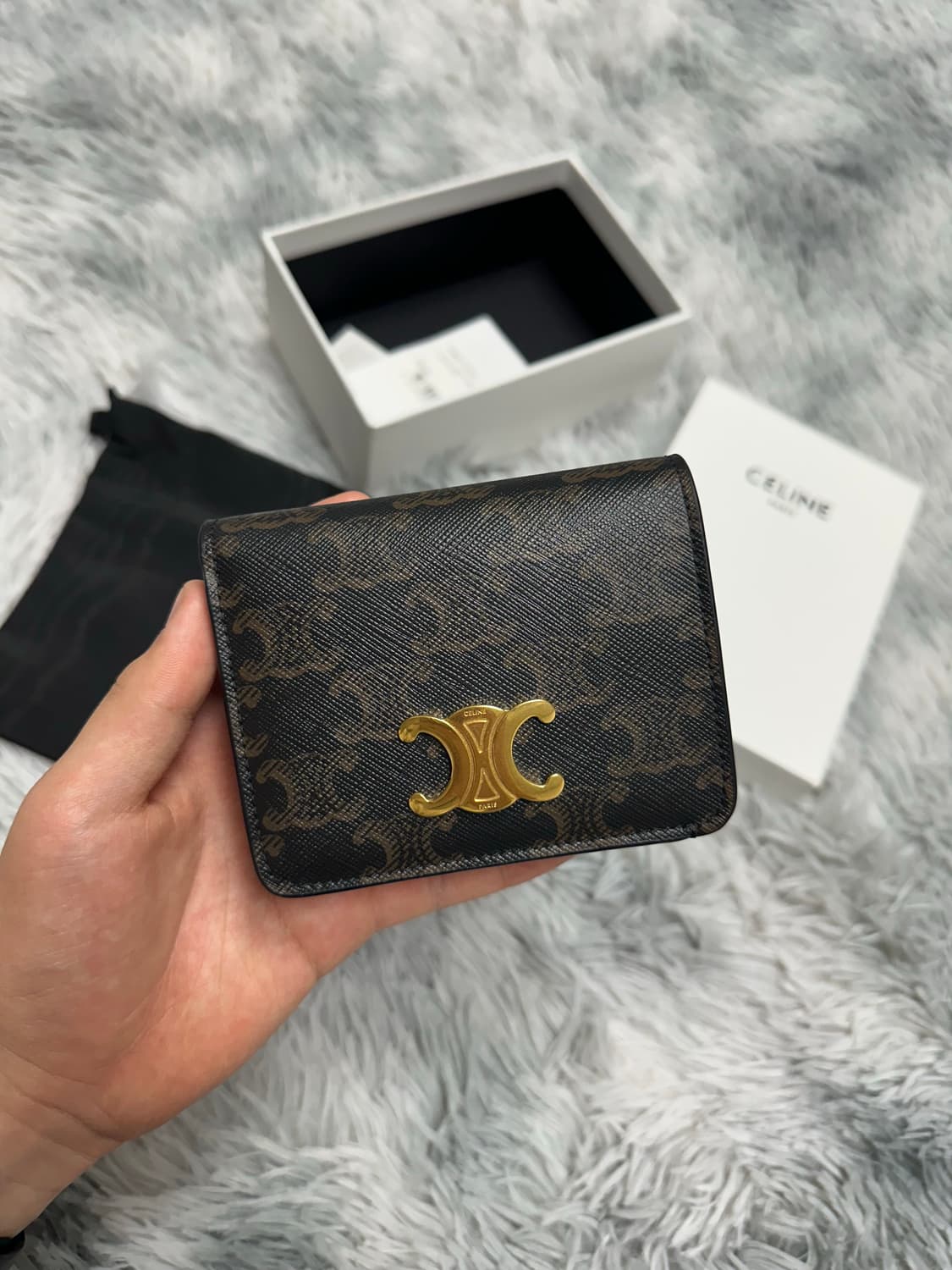 (새상품급) 셀린느 트리옹프 컴팩트 지갑 (크림) 상품이미지1