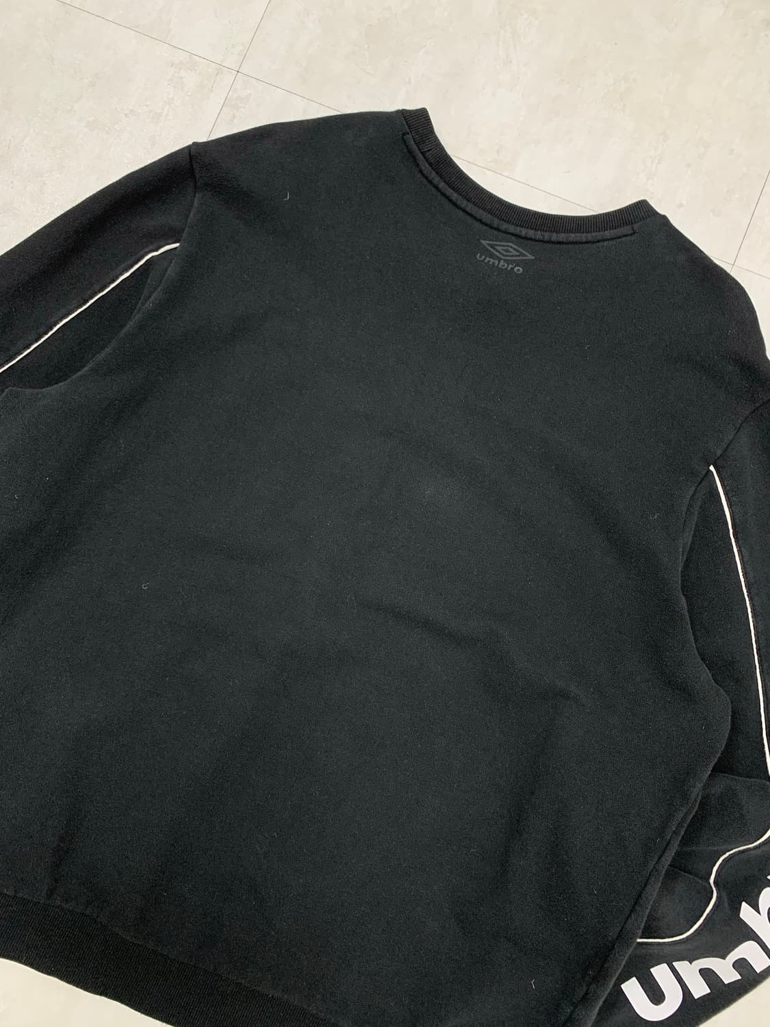Umbro 블랙 맨투맨 #717 상품이미지8