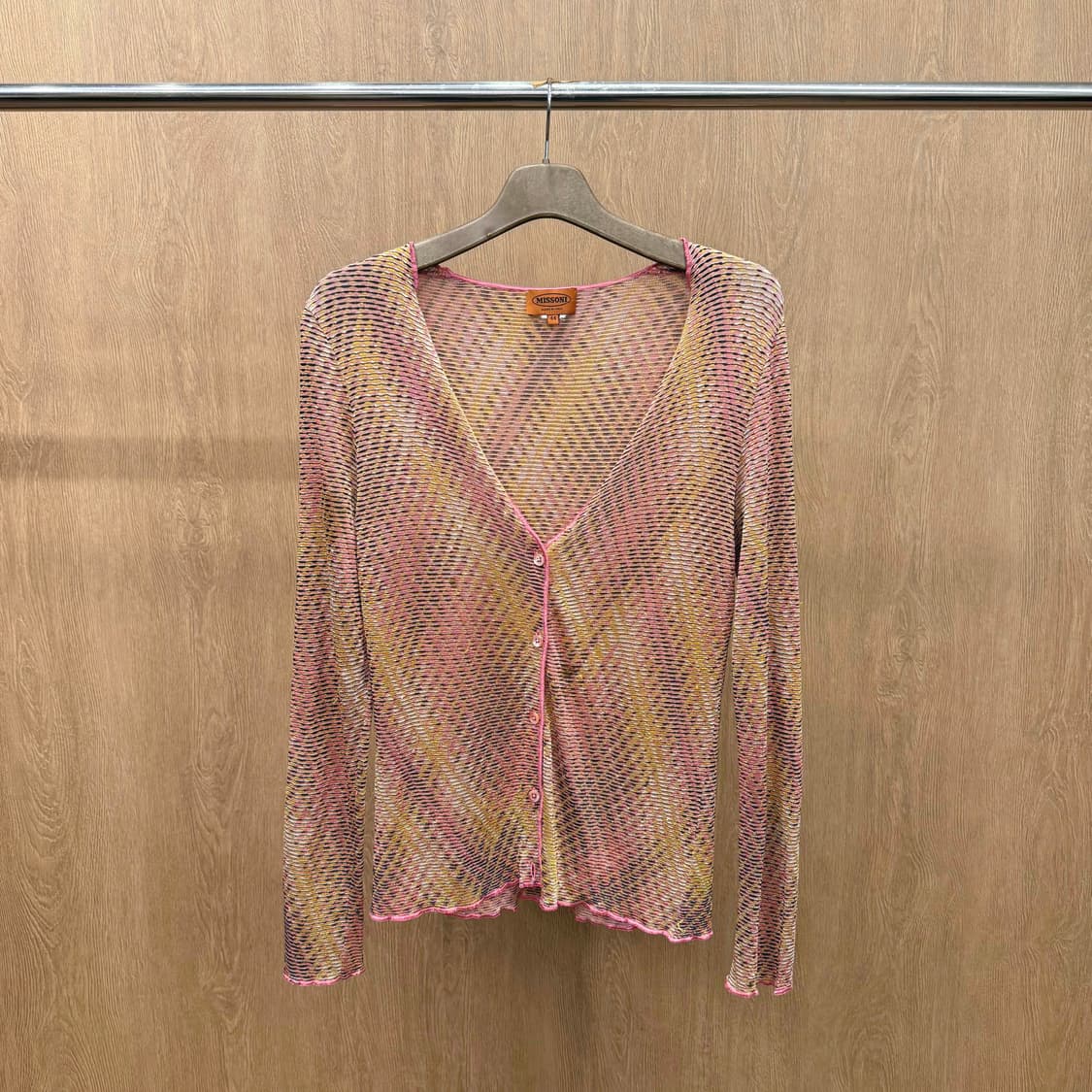 미쏘니 브이넥 긴팔 가디건 스트라이프 패턴 디테일 핑크 배색 컬러 상품이미지2