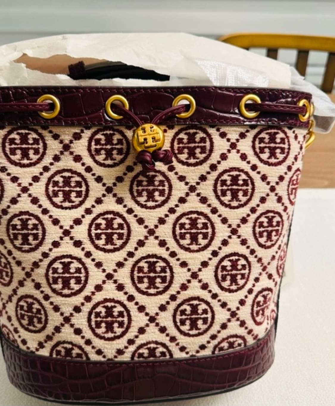 토리버치 T모노그램 로고 크로스 버킷백  상품이미지7
