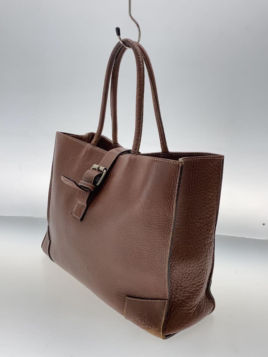 비비안 웨스트우드 소가죽 버클 토트백 상품이미지2