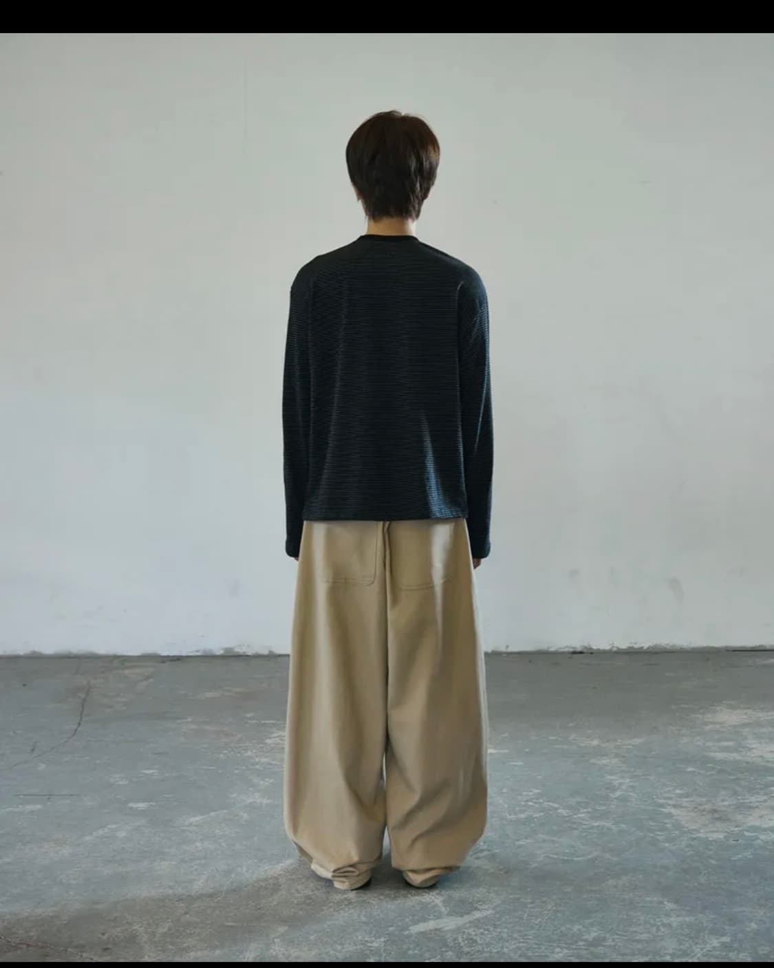 시그니처 와이드 커브드 다트 코튼 팬츠 베이지 상품이미지3