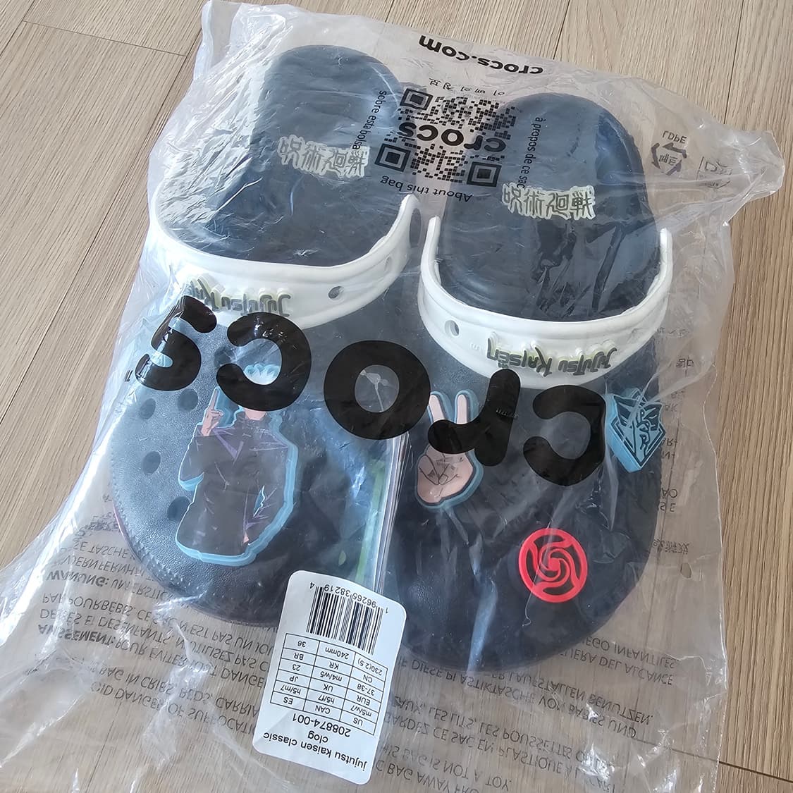 240 새제품) 크록스 주술회전 클래식 클로그 블랙 208874-001 상품이미지2