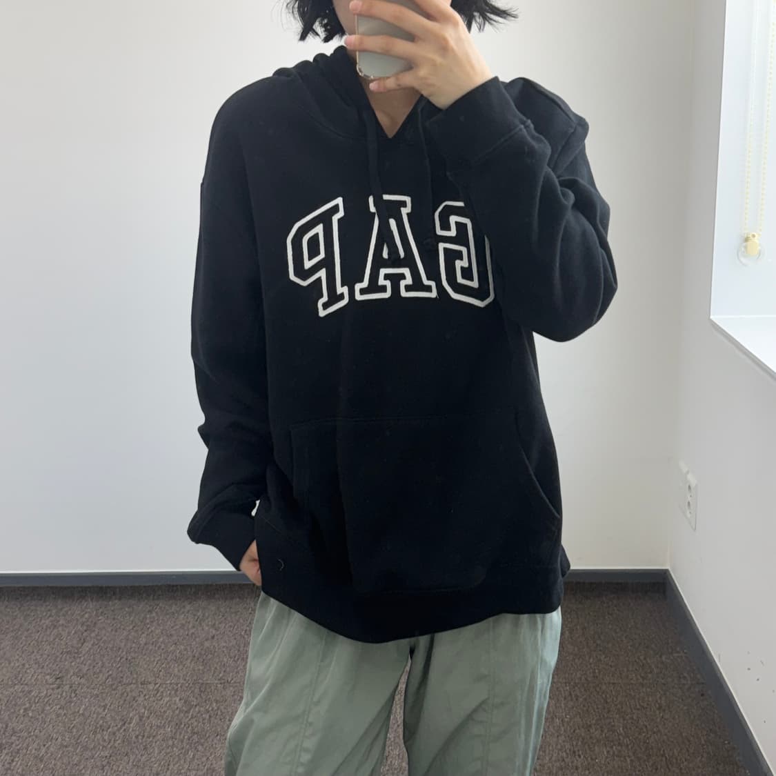 GAP 갭 블랙 로고 블랙 후드티 상품이미지1