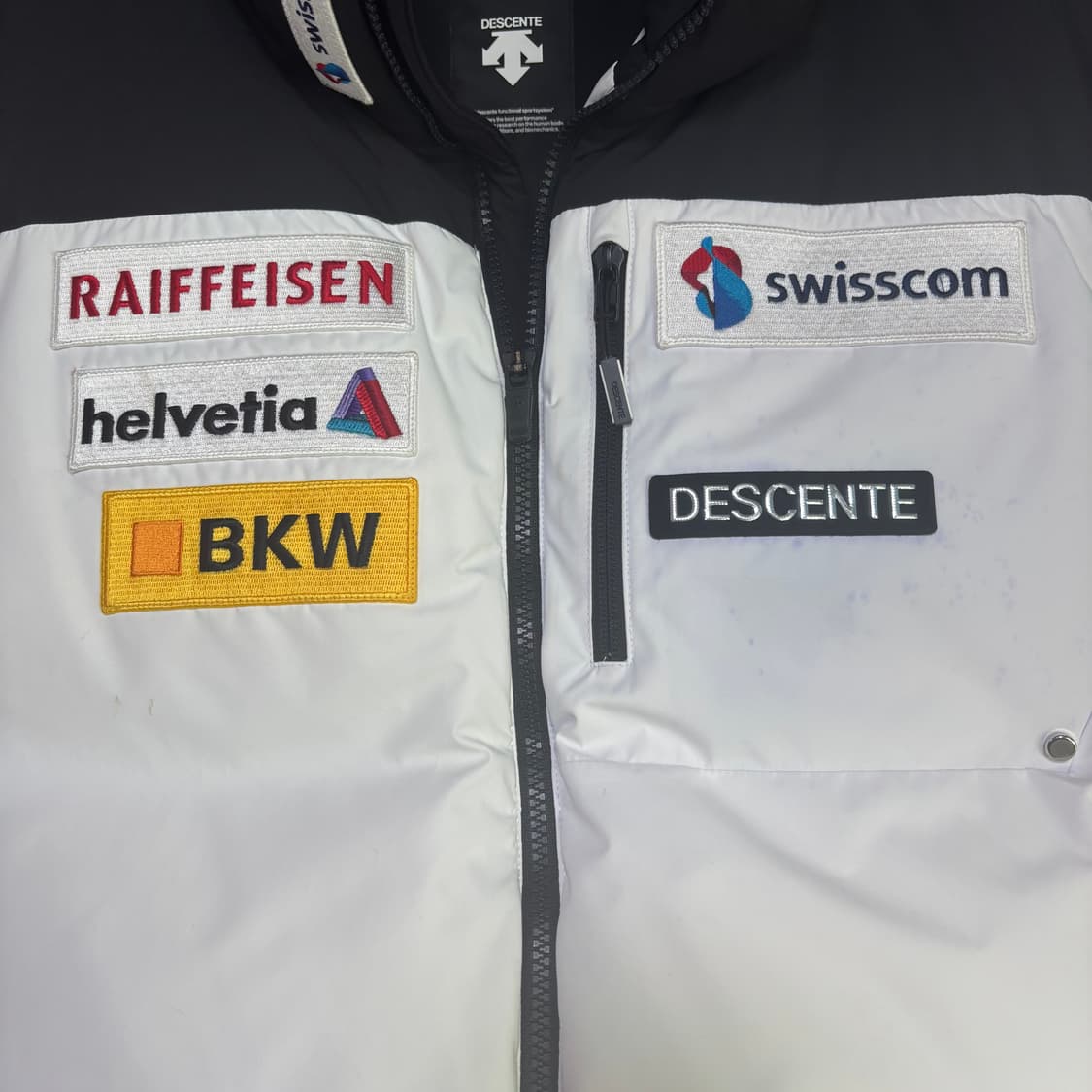 데상트 스위스 스키팀 덕다운 패딩 조끼 화이트 상품이미지3