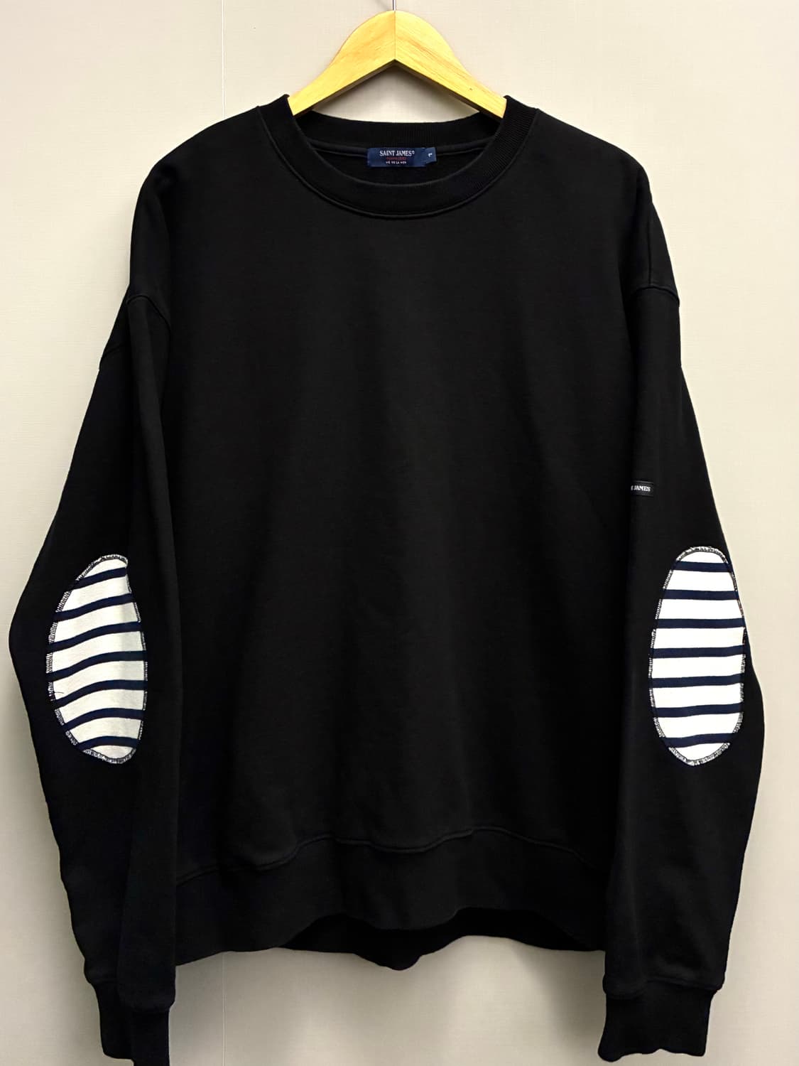 (L)세인트제임스 봉봉 엘보패치 맨투맨 스웻셔츠 블랙 상품이미지1