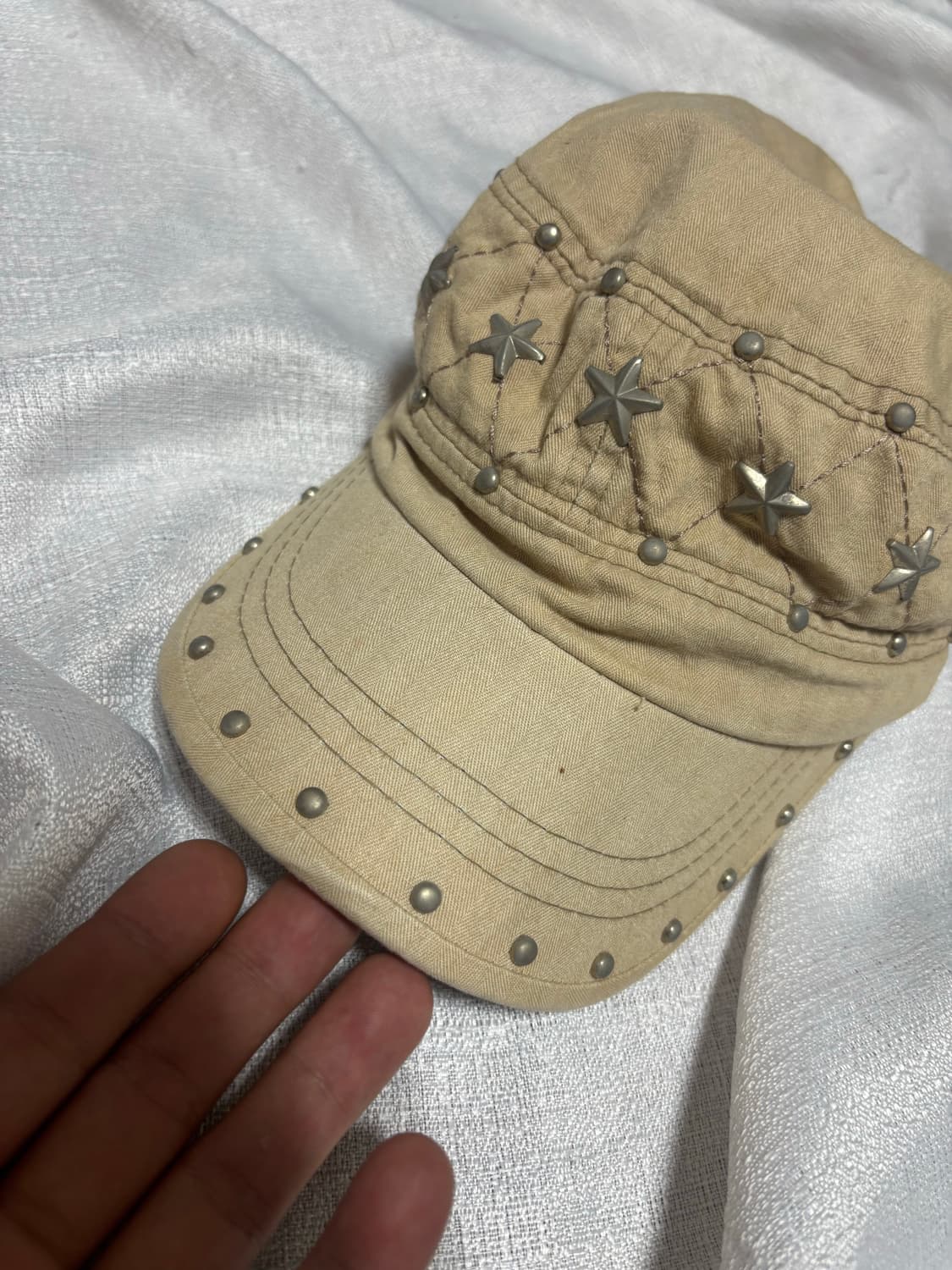 “Unknown” Star Stud Beige Cap 상품이미지5