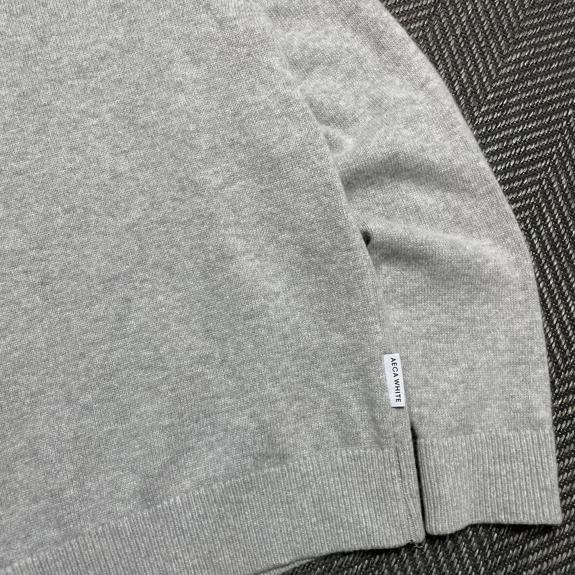 AECA 미니멀 스몰로고 크루넥 니트 스웨터y 5091 상품이미지5