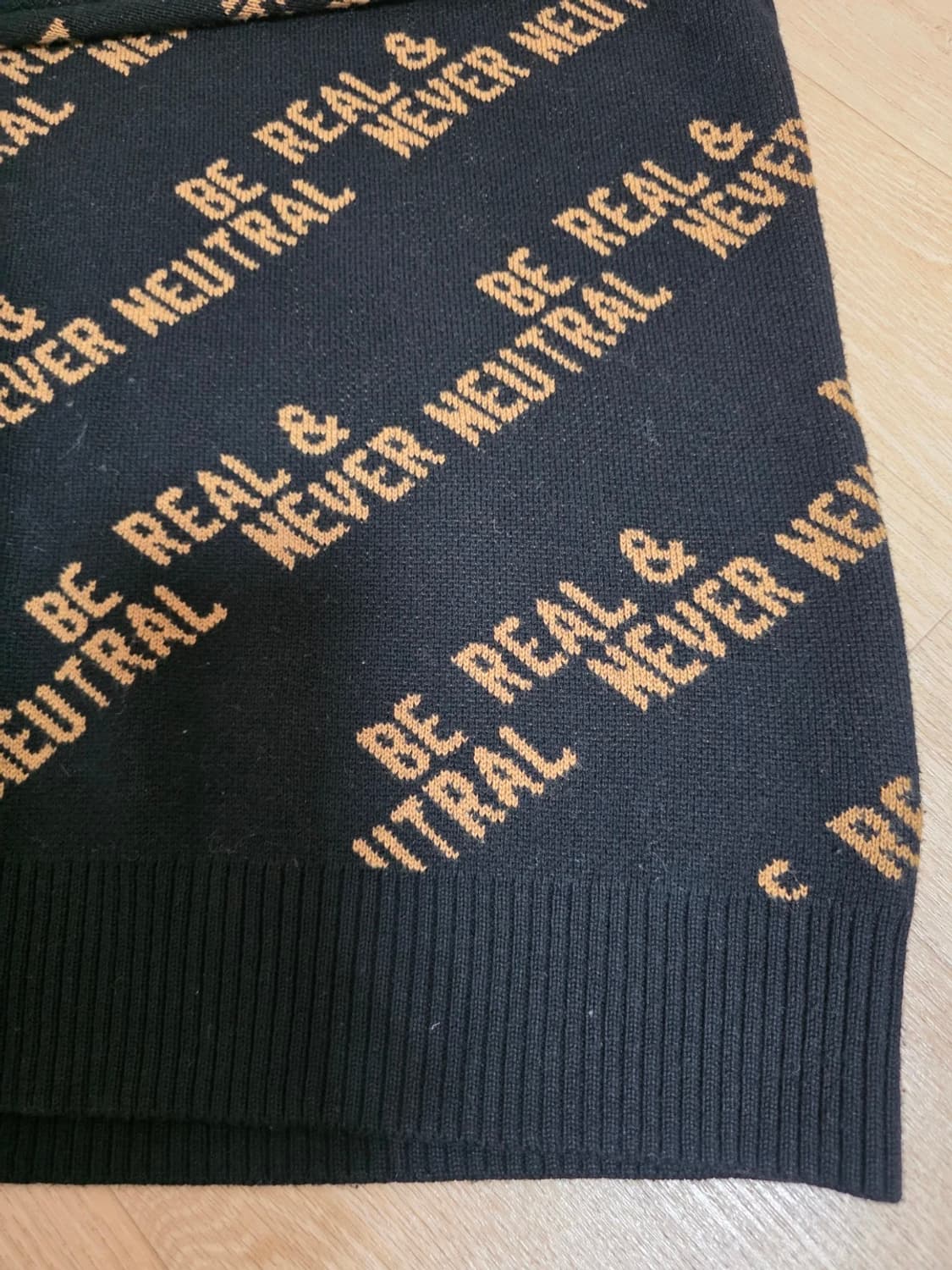 자라 텍스트 자카드 라운드넥 니트 상품이미지4